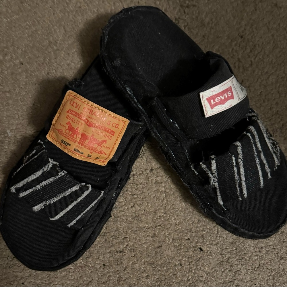 UNISEX LEVI SLIDES MADE TO ORDER. price is not negotiable. Recommend sizing up.